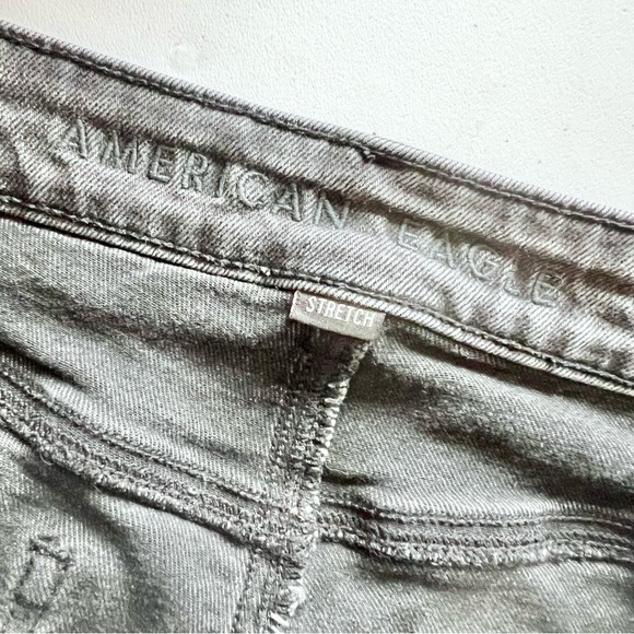 American Eagle Mom Jeans Womens Size 14 Black Crop Distressed High Rise Grunge - Picture 8 of 10